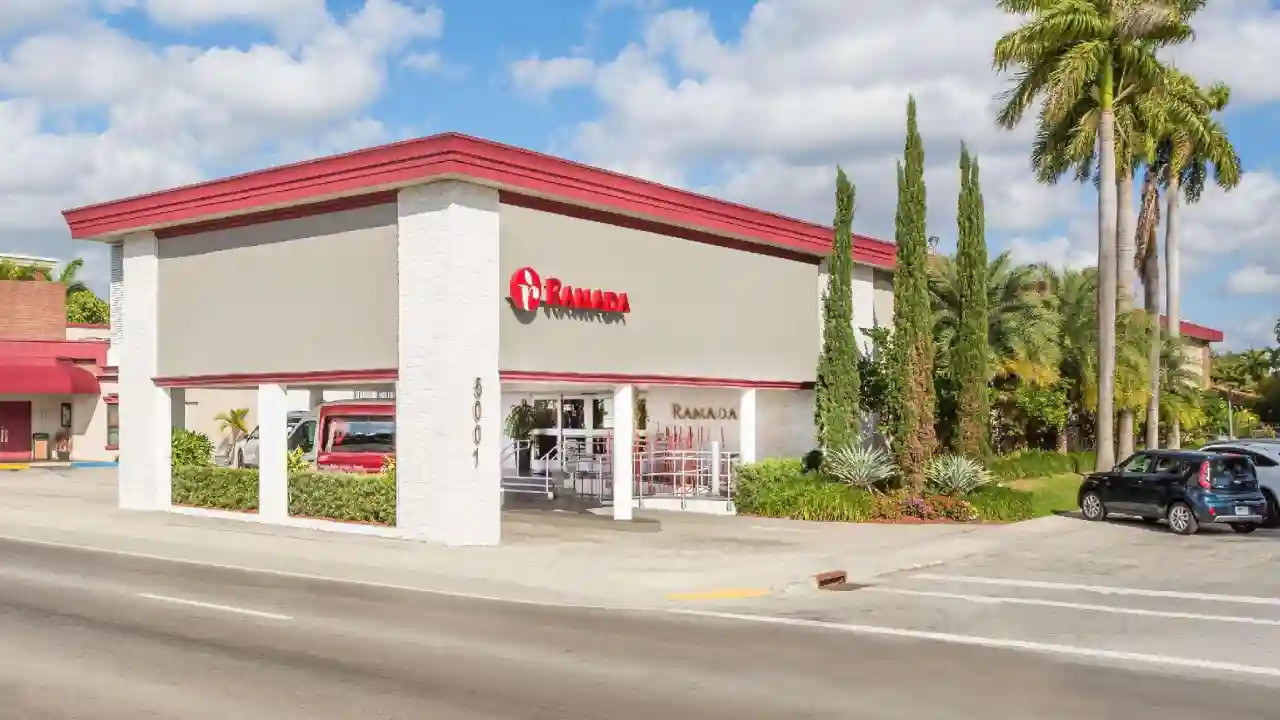 Ramada by Wyndham Miami Springs, Miami International Airport: Distance, Facilities, and Rooms